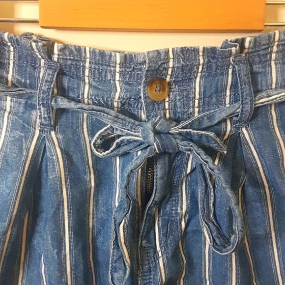 American Eagle striped paper bag waisted cuffed chambray shorts SZ  2 - Picture 3 of 8